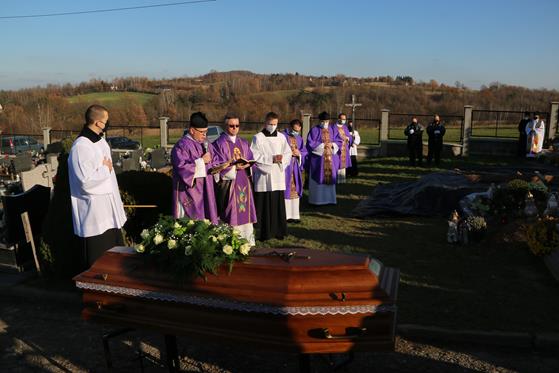 2020-11-21 Pogrzeb ks. Romualda Skowronka (70).jpeg